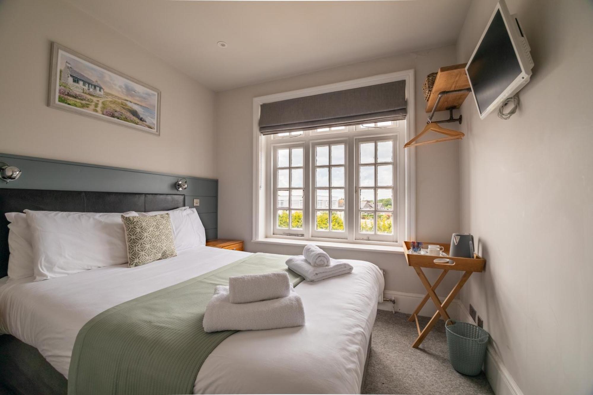 The Bay Hotel เพเว็นซีย์ ภายนอก รูปภาพ
