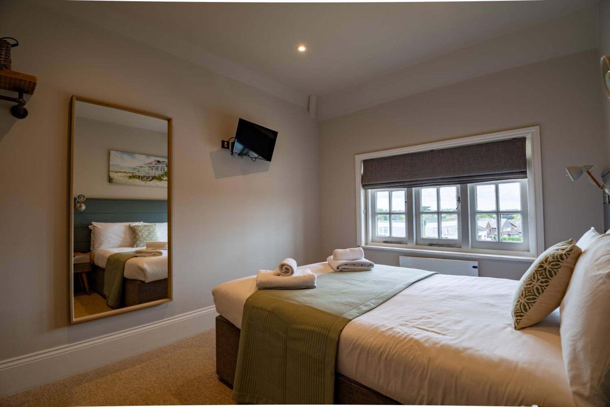 The Bay Hotel เพเว็นซีย์ ภายนอก รูปภาพ