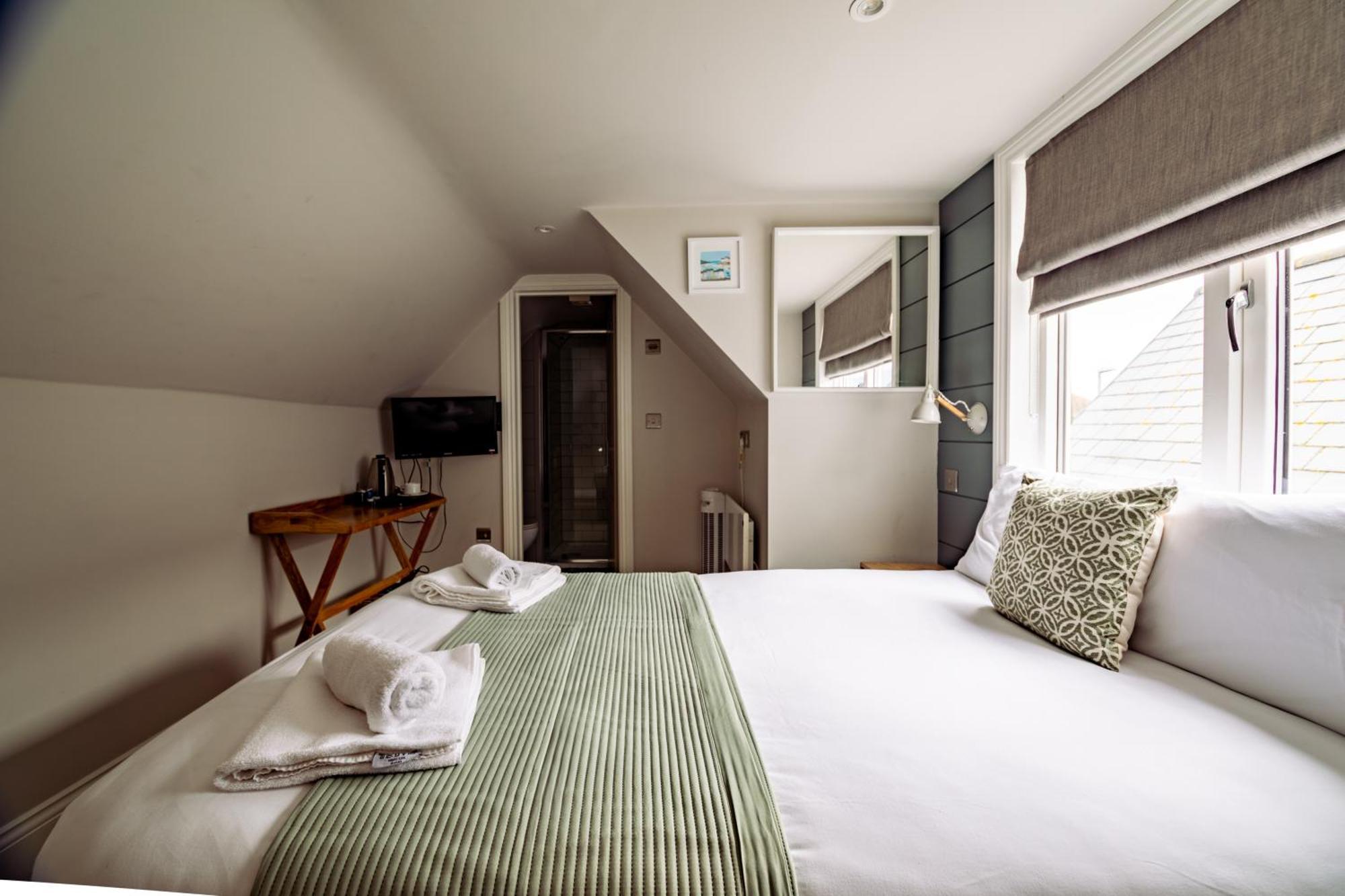 The Bay Hotel เพเว็นซีย์ ภายนอก รูปภาพ