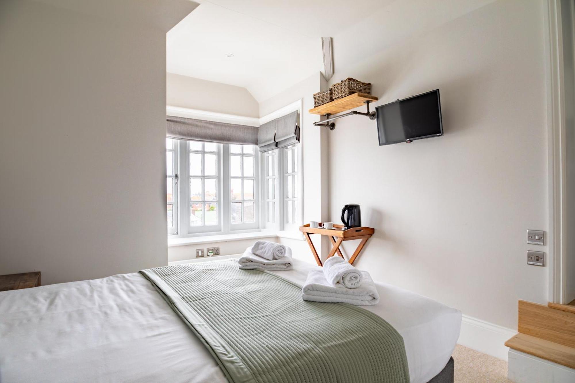 The Bay Hotel เพเว็นซีย์ ภายนอก รูปภาพ