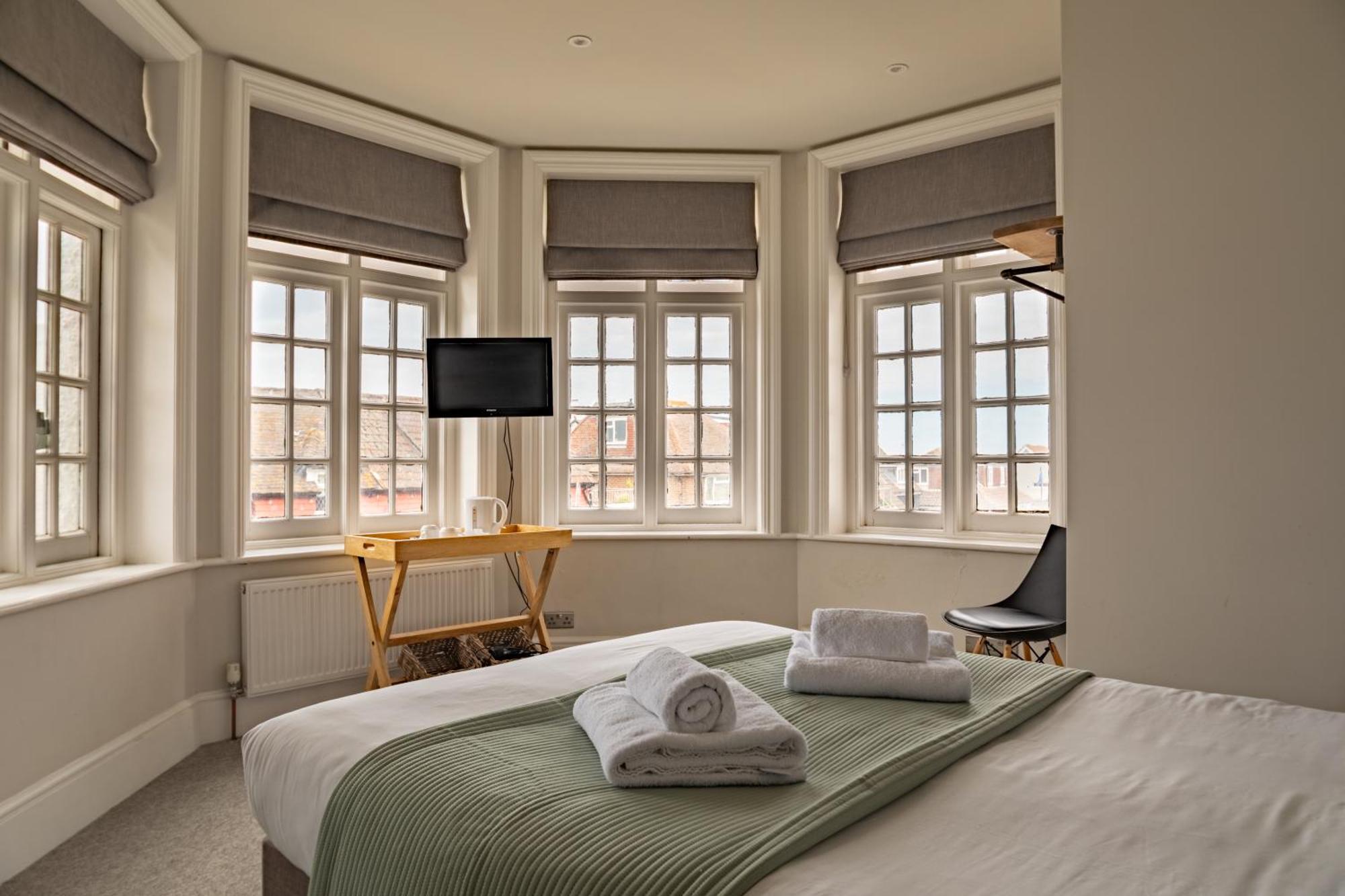 The Bay Hotel เพเว็นซีย์ ภายนอก รูปภาพ