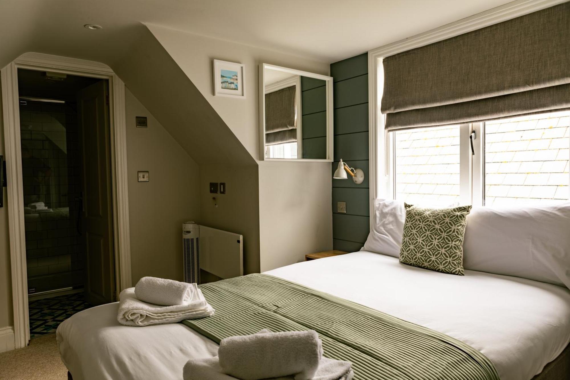 The Bay Hotel เพเว็นซีย์ ภายนอก รูปภาพ
